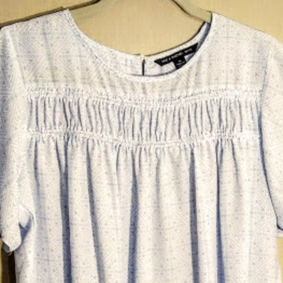 *SMOCKED TOP*BLUE GEOMETRIC PRINT*FLUTTER SLEEVES*WOMEN PETITE LARGE - Picture 3 of 10